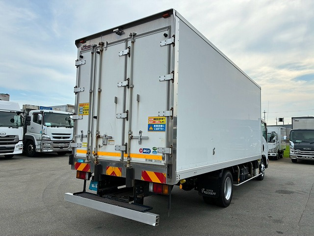 Isuzu Elf 8