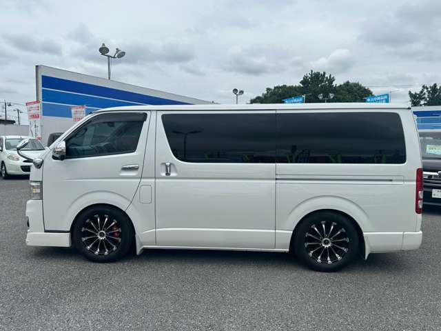 Toyota Hiace Van 11