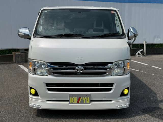 Toyota Hiace Van 5