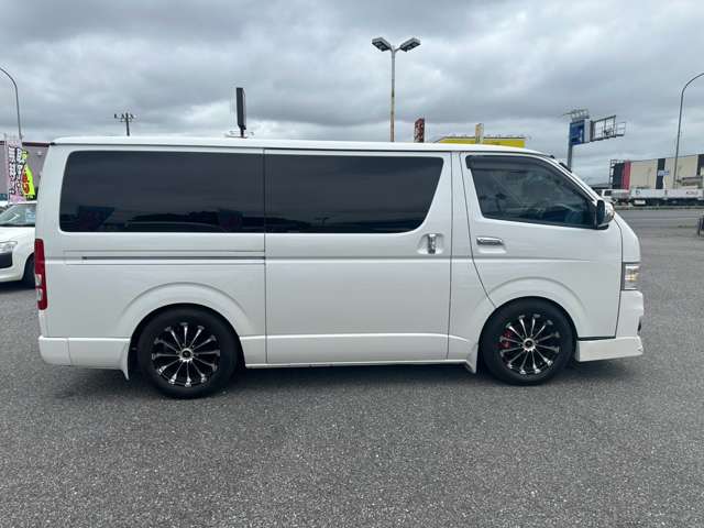Toyota Hiace Van 7