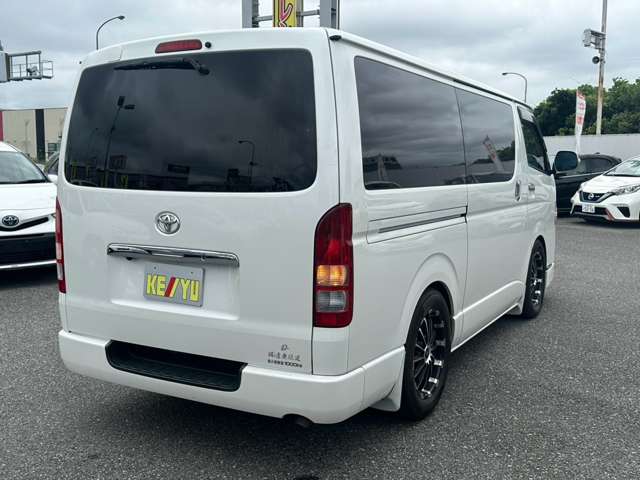 Toyota Hiace Van 8