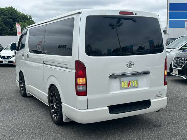 Toyota Hiace Van 10