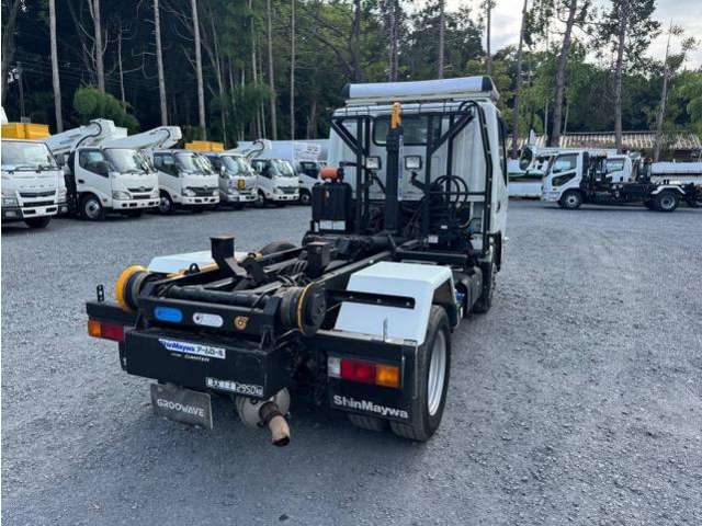 Mitsubishi Fuso Canter 4