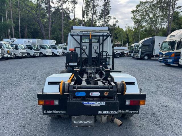 Mitsubishi Fuso Canter 9