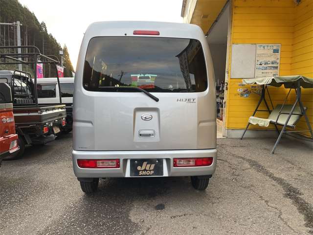 Daihatsu Hijet Cargo 10