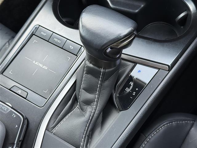 Lexus UX 7