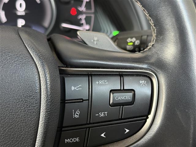 Lexus UX 8