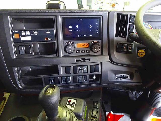 Isuzu Giga 9