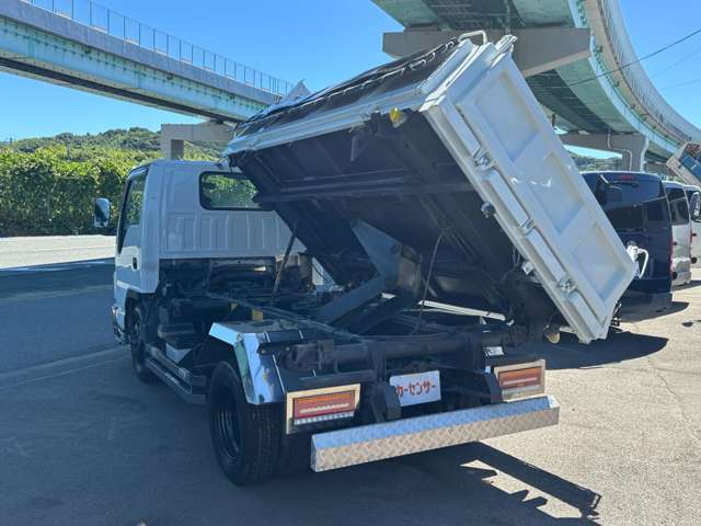 Isuzu Elf 7