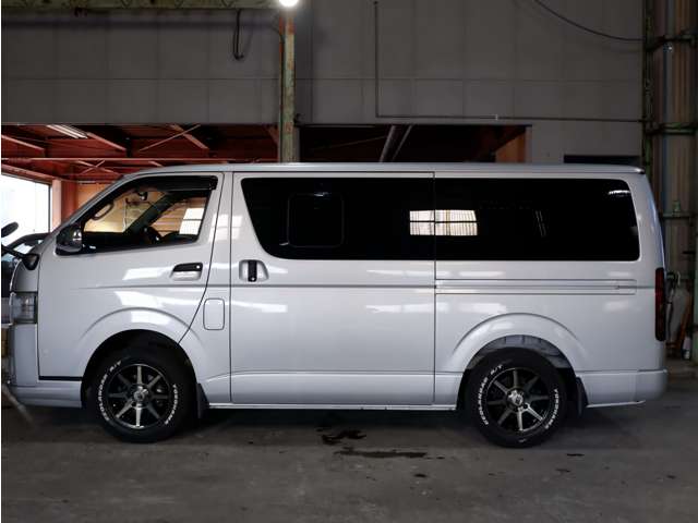 Toyota Hiace Van 4