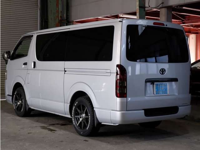 Toyota Hiace Van 5