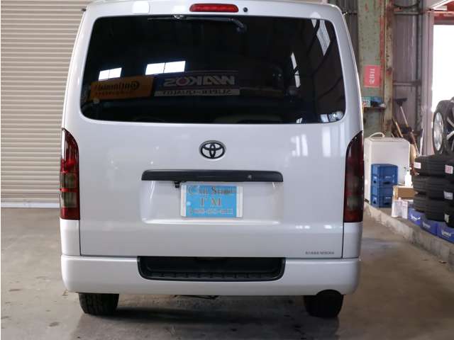 Toyota Hiace Van 6
