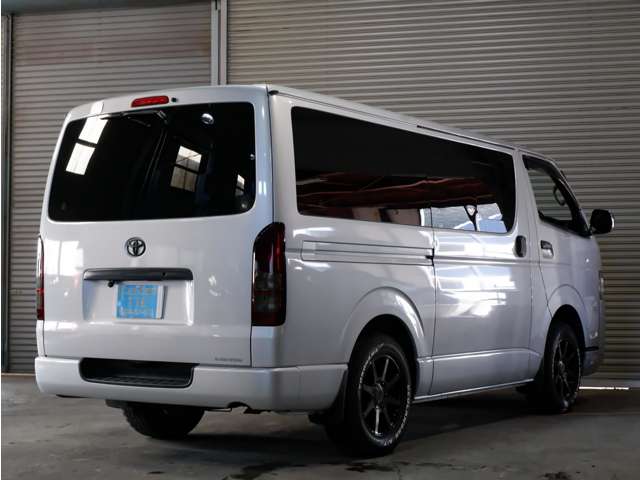 Toyota Hiace Van 7