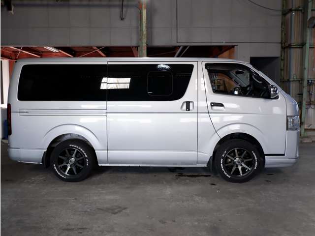 Toyota Hiace Van 8