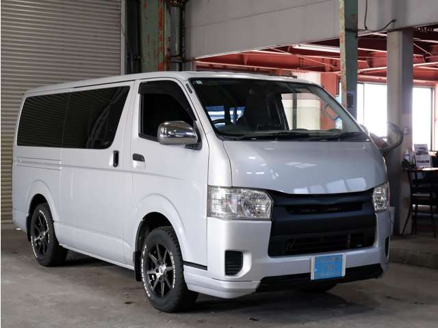 Toyota Hiace Van 9