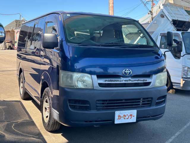 Toyota Hiace Van 4