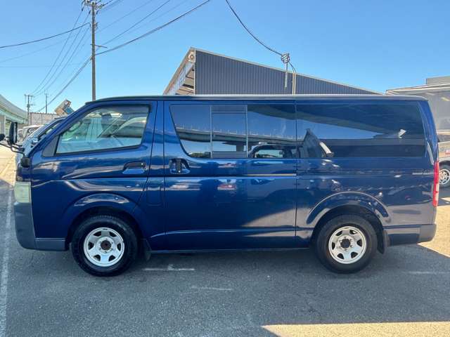 Toyota Hiace Van 5