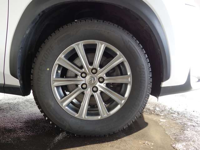 Lexus NX 9
