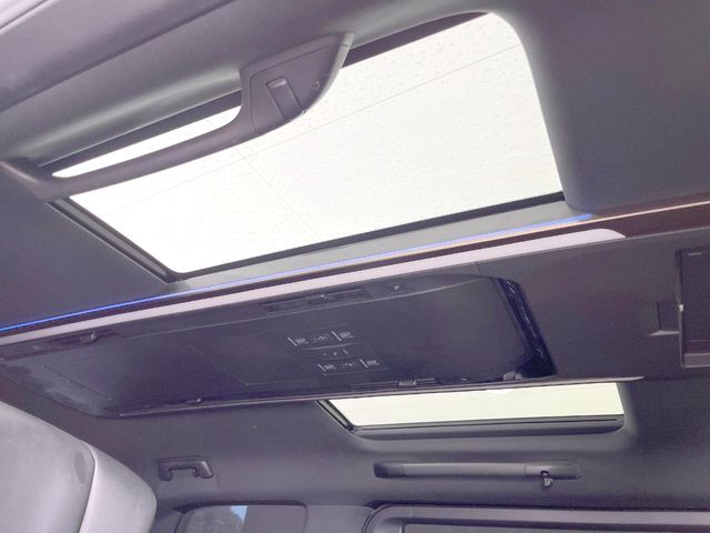 Toyota Alphard 3