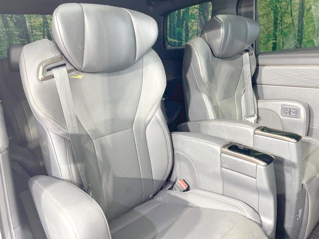 Toyota Alphard 9