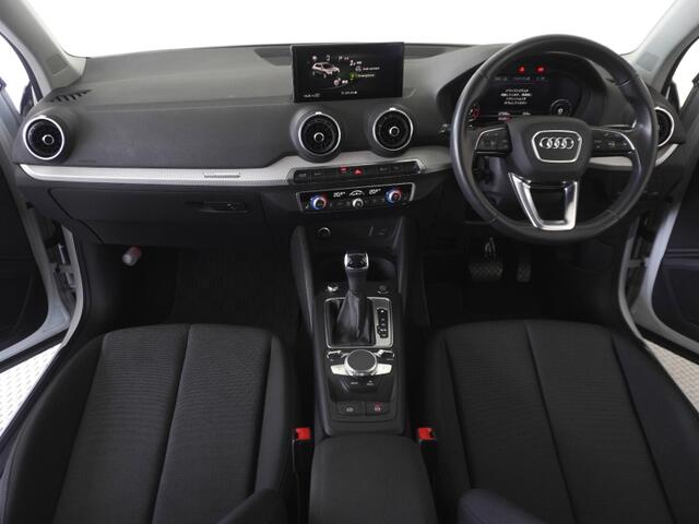 Audi Q2 8