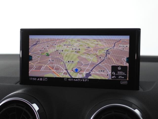 Audi Q2 12