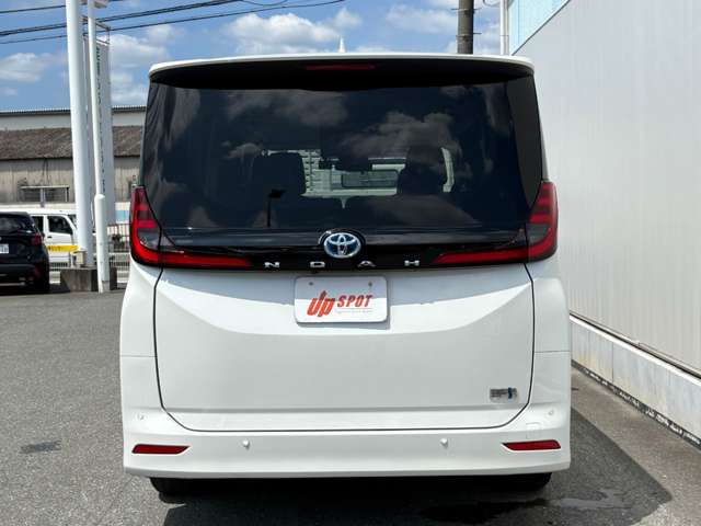 Toyota Noah 11