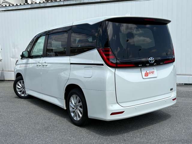 Toyota Noah 3