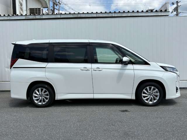 Toyota Noah 10