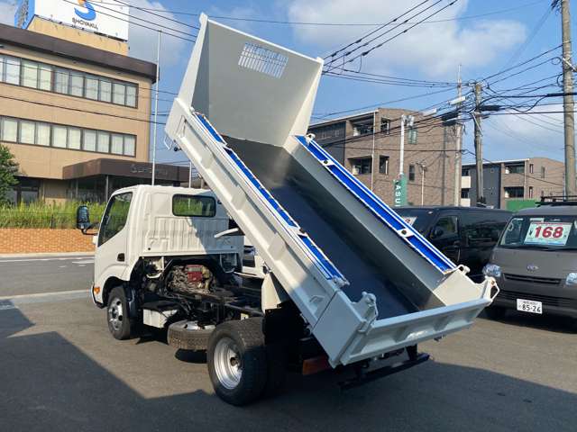 Hino Dutro 4