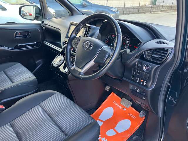 Toyota Voxy 7