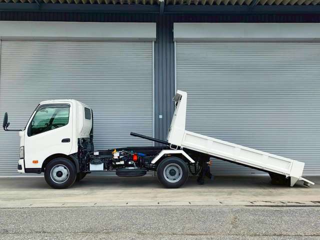 Hino Dutro 4