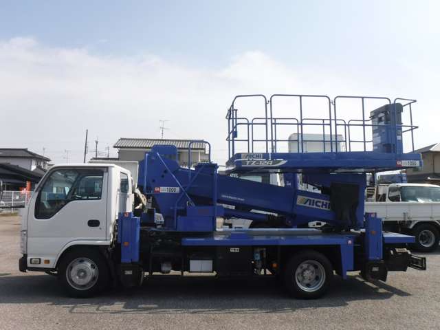 Isuzu Elf 4