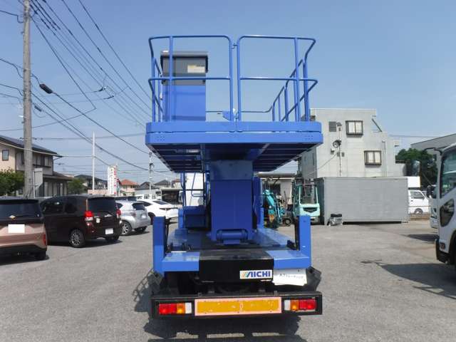 Isuzu Elf 6