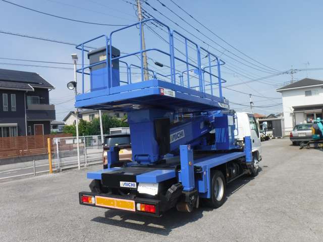 Isuzu Elf 7
