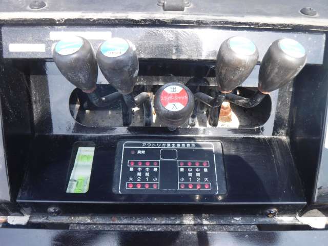 Isuzu Elf 10
