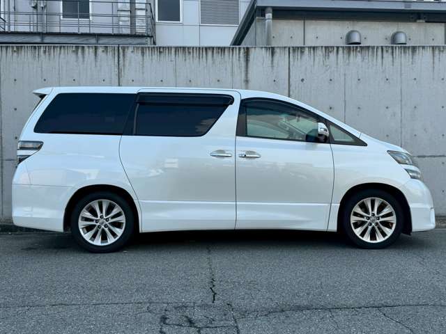 Toyota Vellfire 9