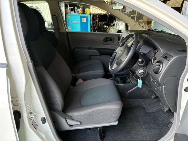 Nissan AD 12