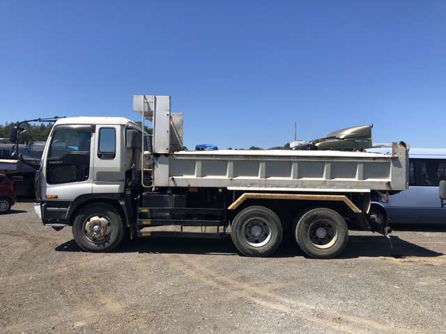 Isuzu Giga 4