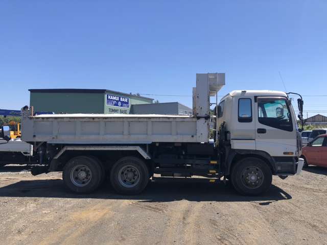Isuzu Giga 8