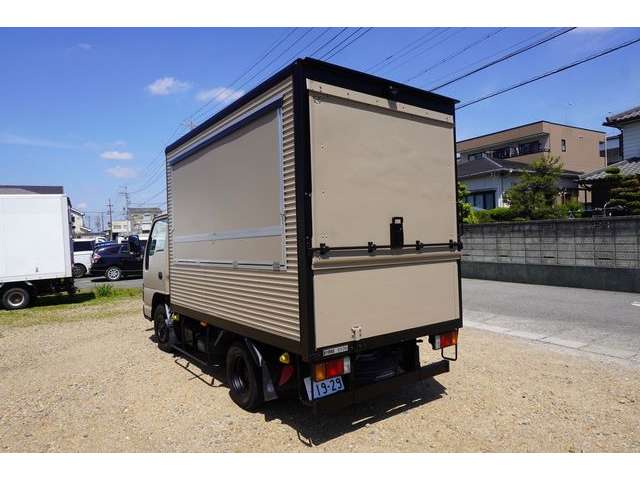 Isuzu Elf 12