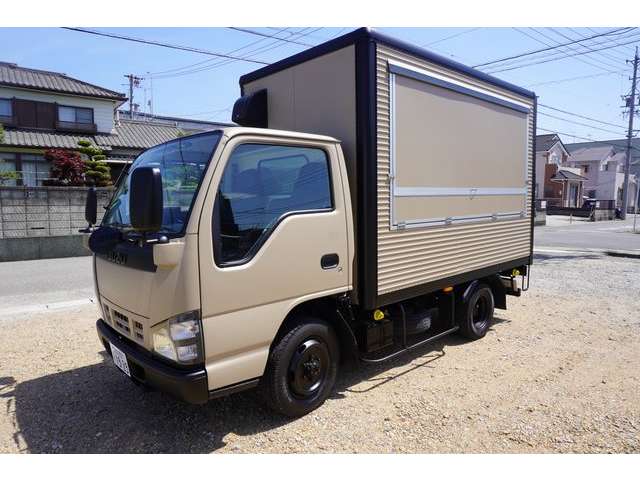 Isuzu Elf 7