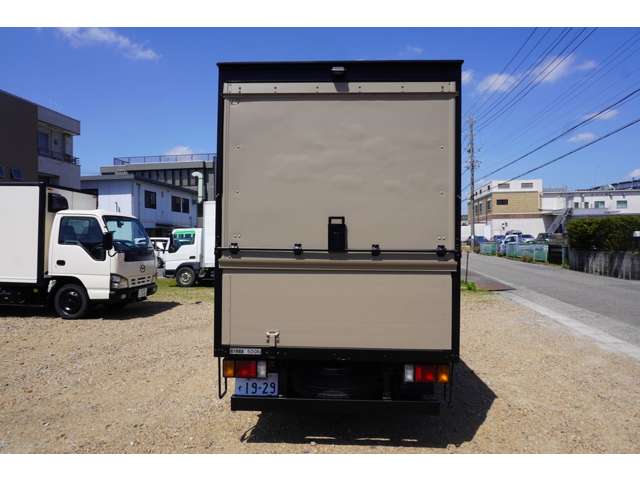 Isuzu Elf 9