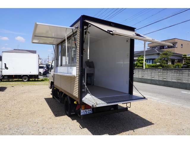 Isuzu Elf 10