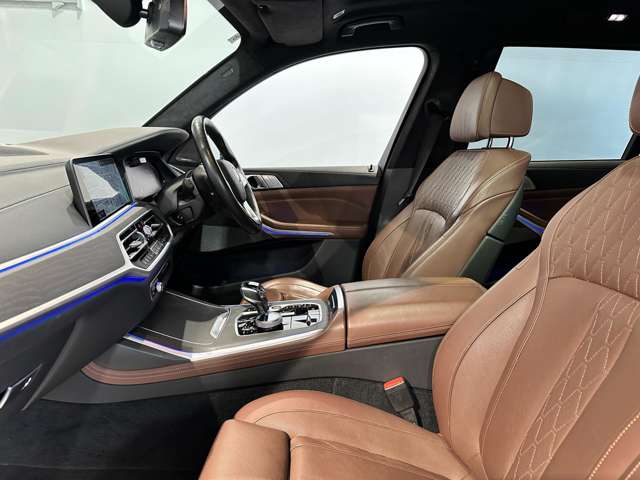 BMW X7 8