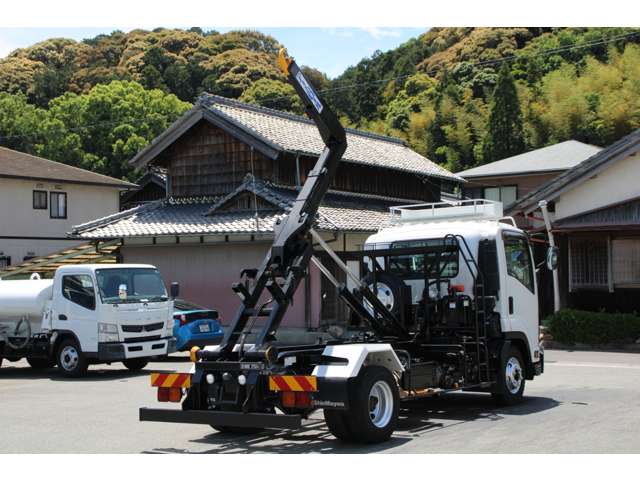 Isuzu Forward 11