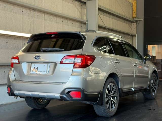 Subaru Legacy Outback 11