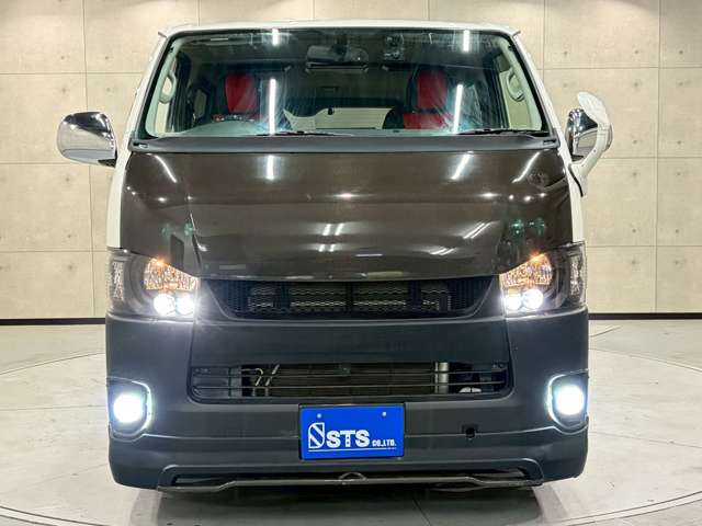 Toyota Hiace Van 11