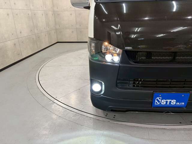 Toyota Hiace Van 12