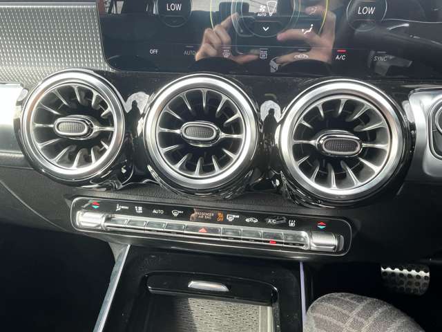 Mercedes-Benz EQB 12